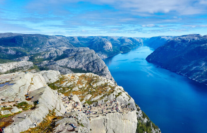 photo-1443890484047-5eaa67d1d630